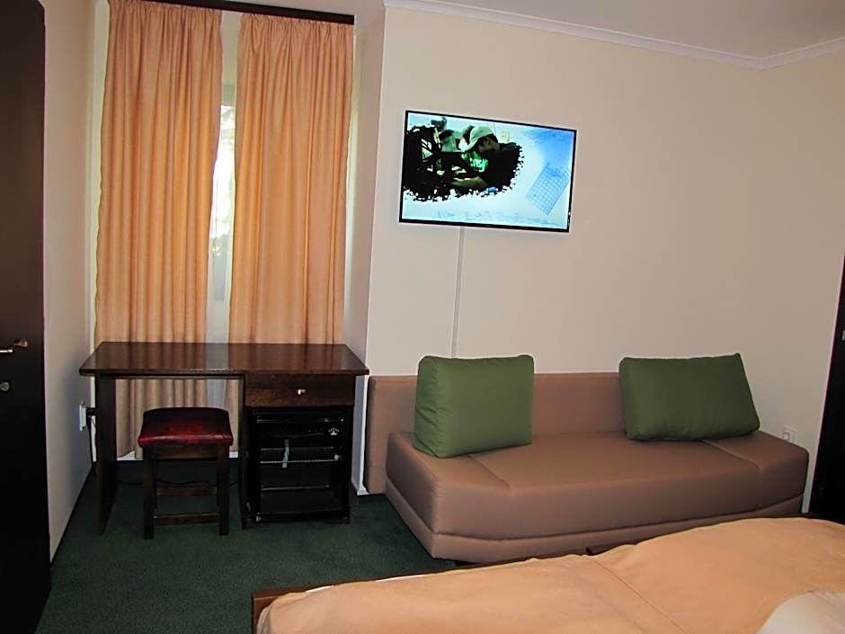 Complex Parc Pini Moinesti