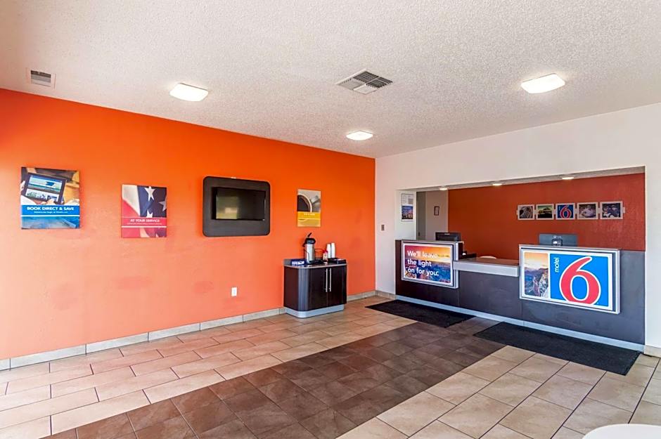 Motel 6-Clinton, OK