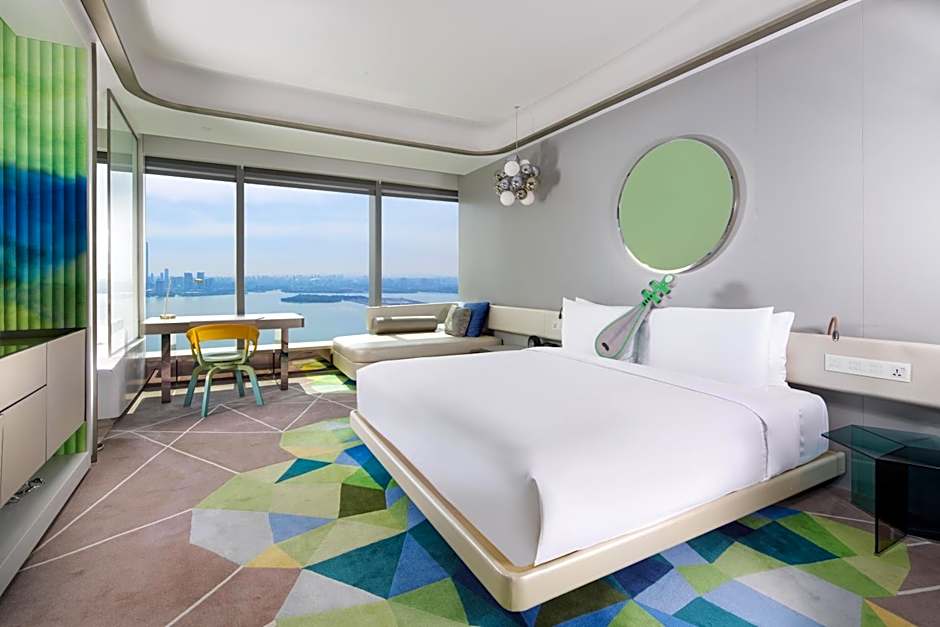 Photo 1 of 5 of 1 King Bed Guestroom, Lake View