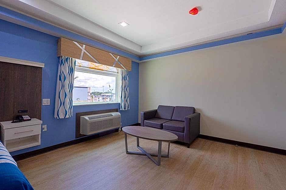 La Vyoma Villas, Westpark Hwy 6