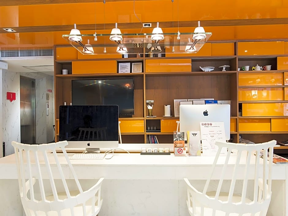 S Box Sukhumvit Hotel