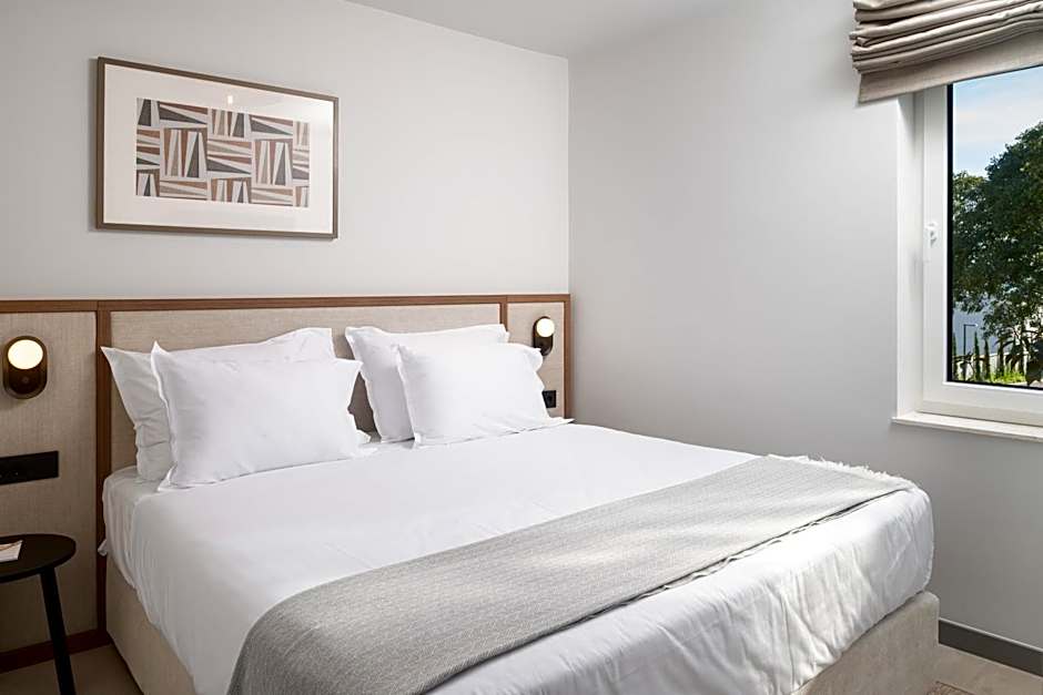 Molum Hotel & Residences