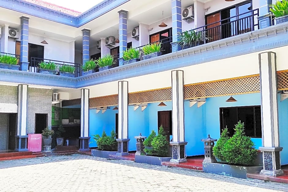 Hotel Salma Syariah Mitra RedDoorz near Terminal Baru Kediri