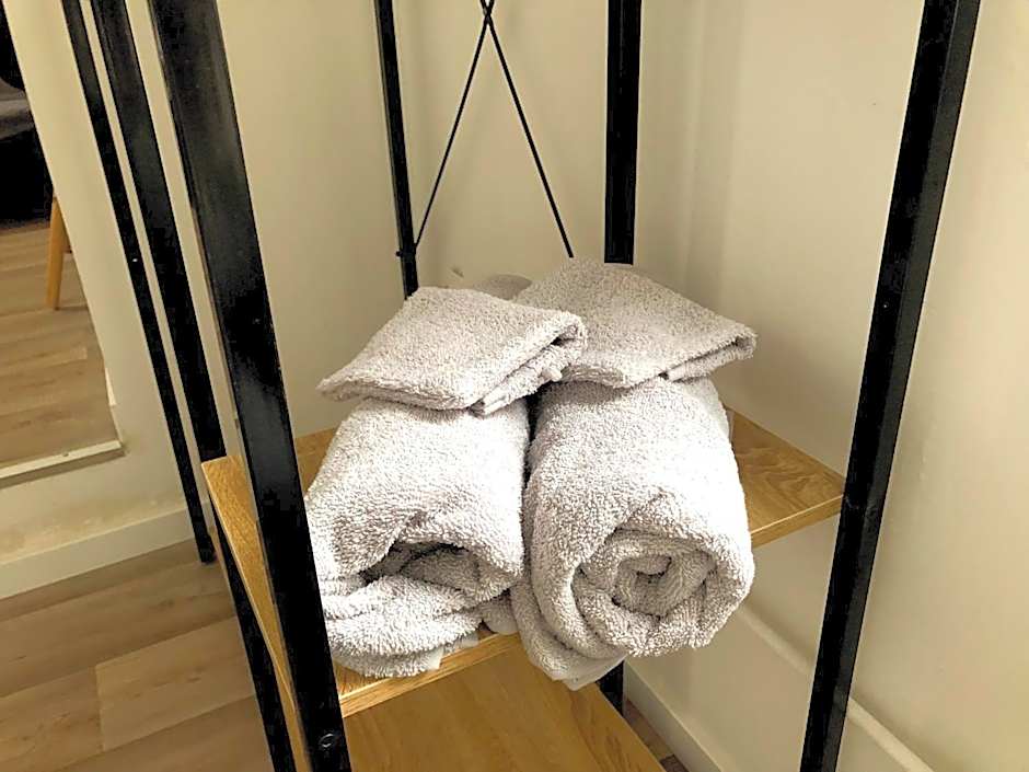 Capstay famars & Netflix