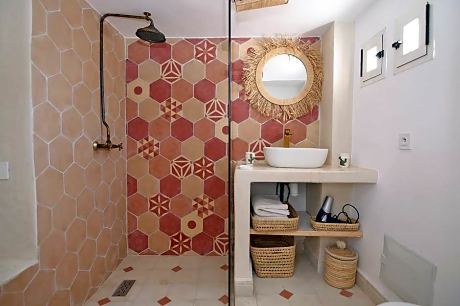 Riad Larbi Khalis