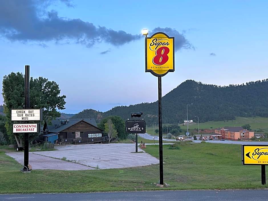 Photo 1 of 40 of Super 8 by Wyndham Hot Springs