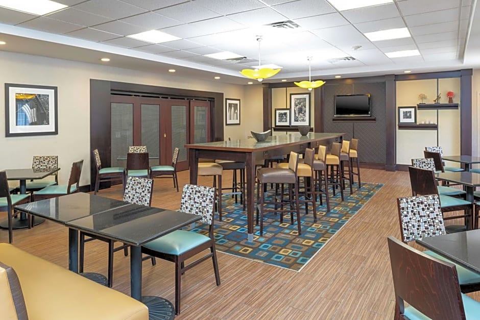 Hampton Inn By Hilton And Suites Cleveland-Airport/Middleburg Heights