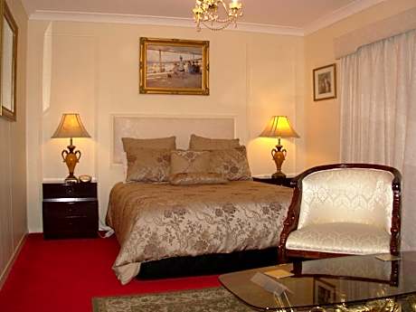 Deluxe Suite with Spa Bath