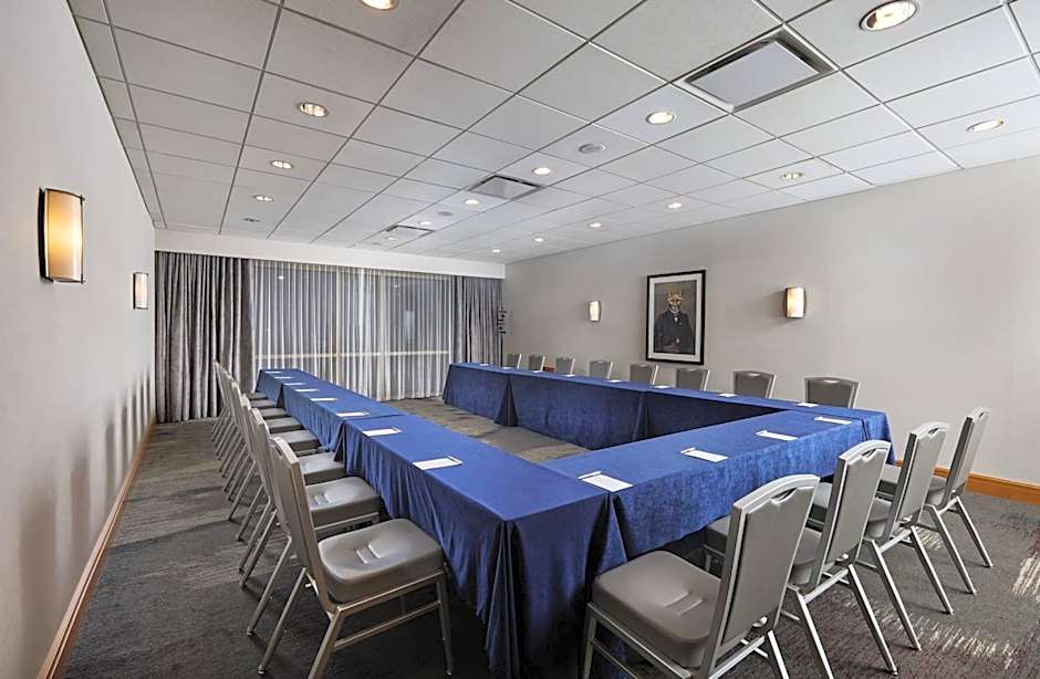 Renaissance Chicago O'Hare Suites Hotel