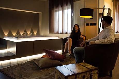 Deluxe Suite with Spa Bath