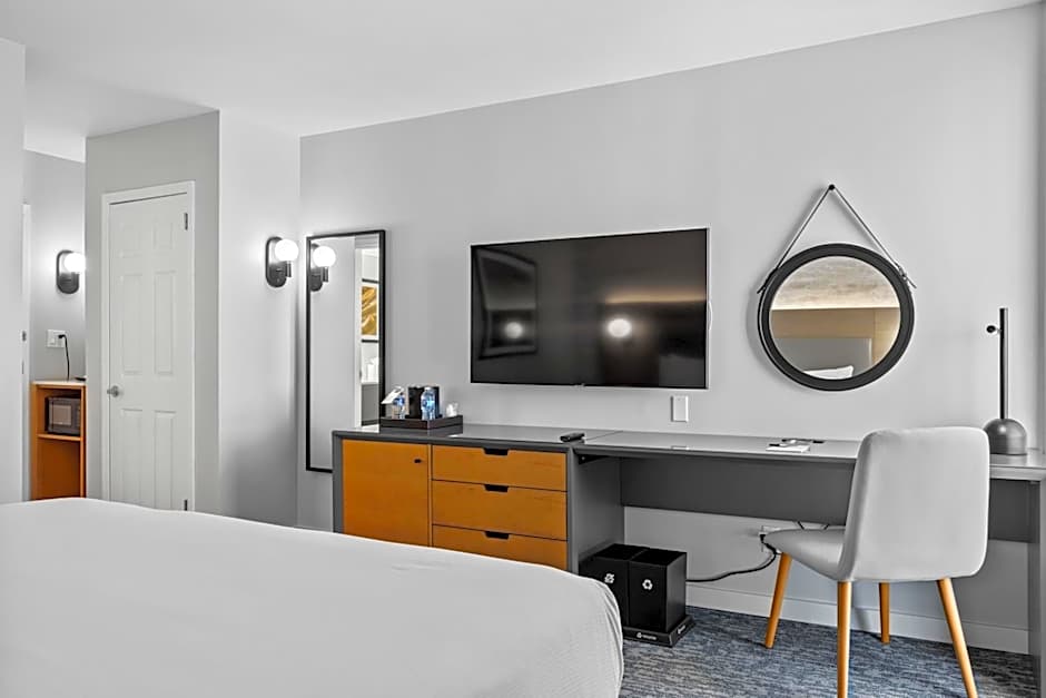 DoubleTree by Hilton New York JFK Airport