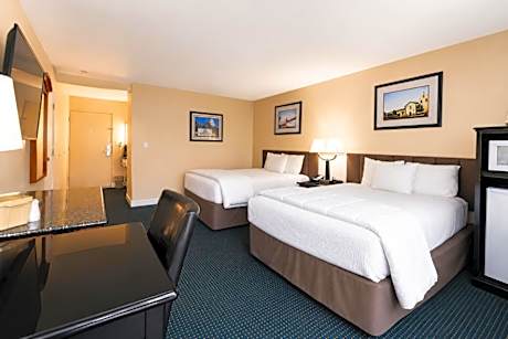 Standard Queen Room with Two Queen Beds (Upstairs)