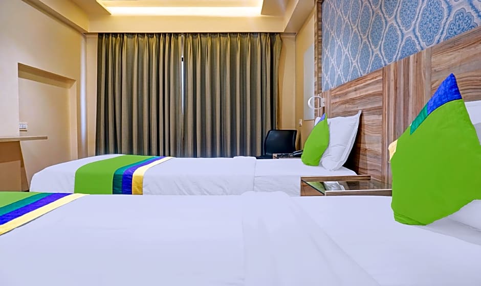 Treebo Trend Classic Grande, Camp