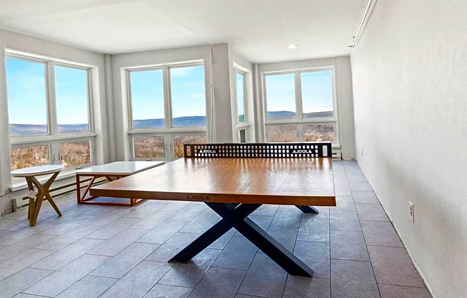 ML 343 Ski-InOut Island Kitchen Steps to Ballhooter Sleeps 6