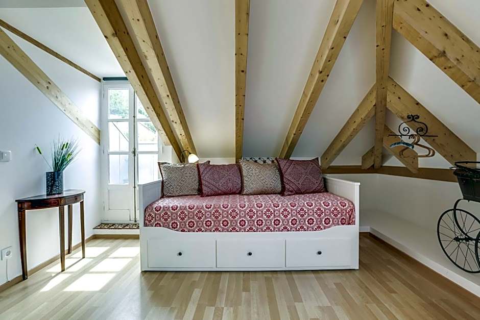 LUXa Charm House by LovelyStay