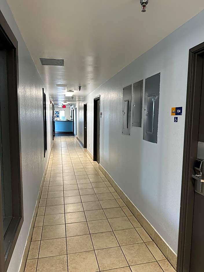 Days Inn by Wyndham Salina I-70