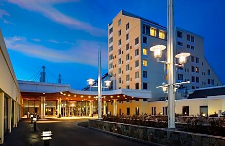 Newport Harbor Island Resort