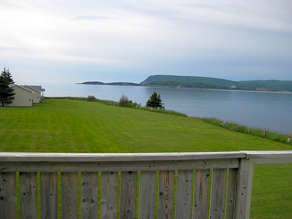 Seascape Coastal Retreat - 2 ADULTS ONLY - HOT TUB AND WITHOUT HOT TUB OCEANFRONT PROPERTY