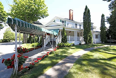 Colonial Inn Harbor Springs