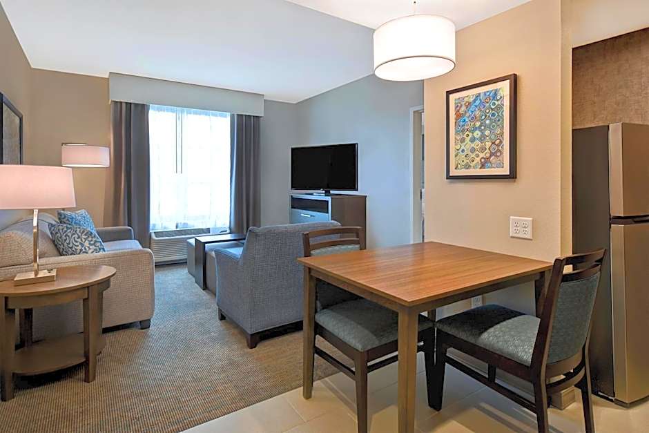 Homewood Suites by Hilton Orlando at FLAMINGO CROSSINGS Town Center