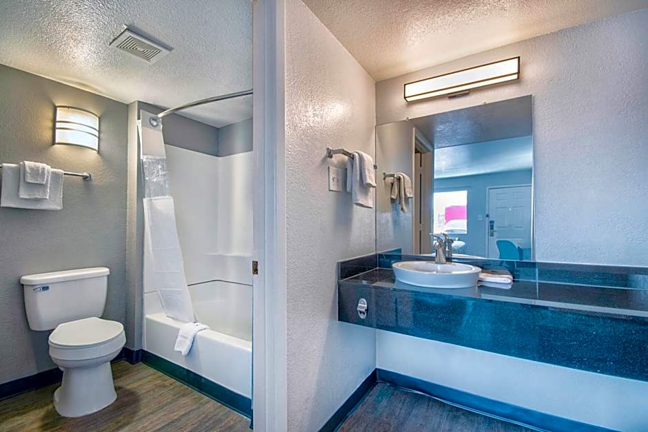 Motel 6-Albuquerque, NM - Carlisle