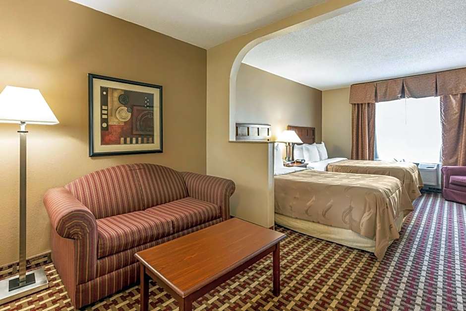 Quality Suites Paducah I-24