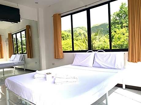 Mountain View Double Room with Shared Bathroom
