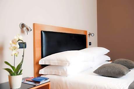 Standard Single Room with French Bed