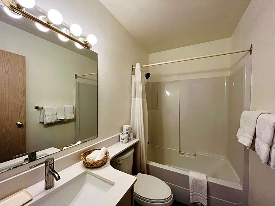 Hotel Civilia Lakeside by Civilia Golf Retreat