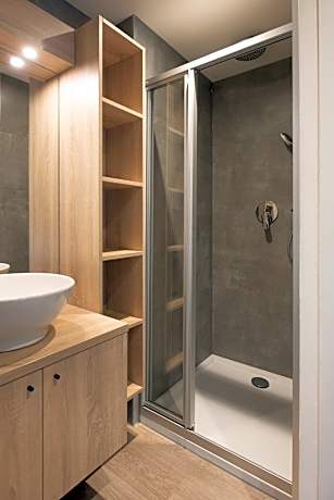 Apartment with Shower