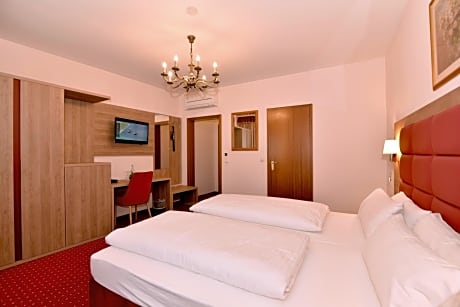  Double Room with Air-Conditioning