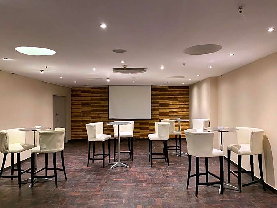 Mapungubwe Hotel Apartments Marshalltown