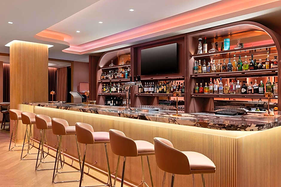 Revery Toronto Downtown, Curio Collection by Hilton