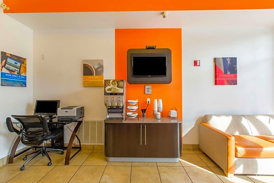 Motel 6-Baraboo, WI - Lake Delton