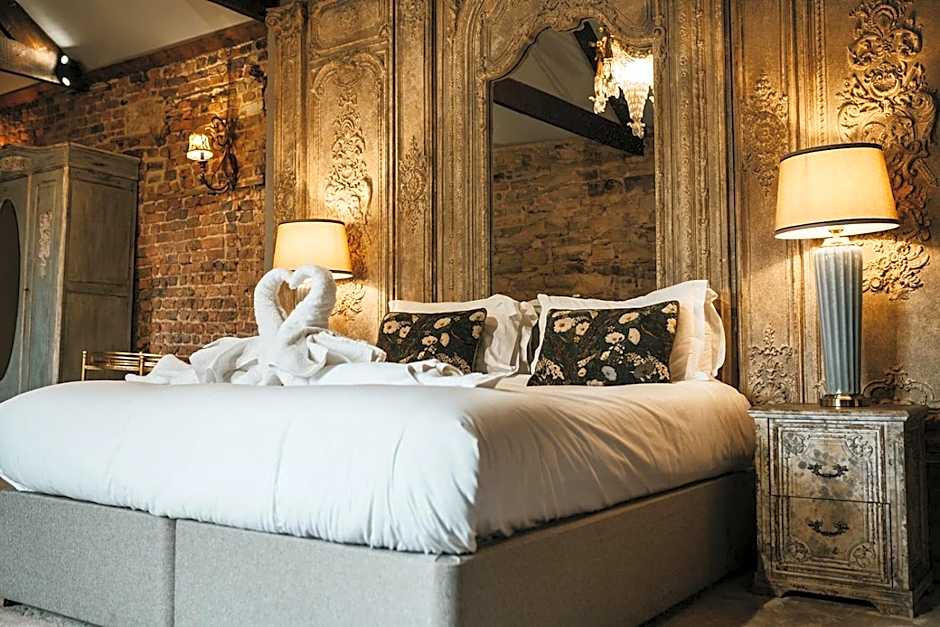 Le Petit Chateau & William de Percy