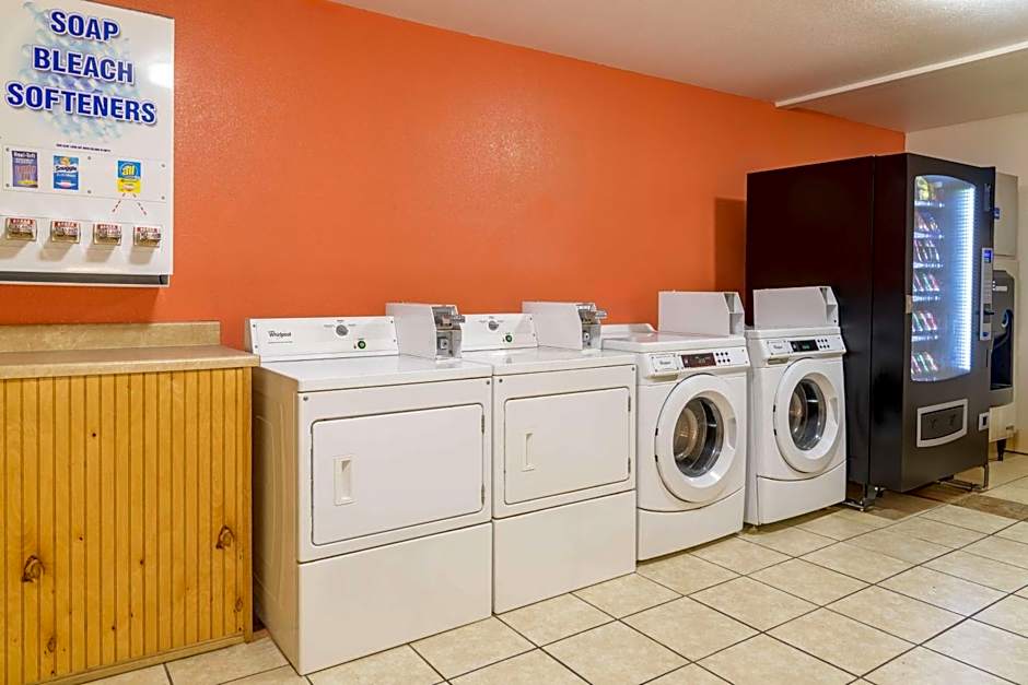 Motel 6-Sedalia, MO