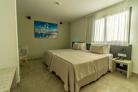 Budget Twin Room with Mountain View