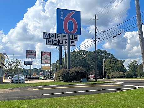 Motel 6 - McComb, MS