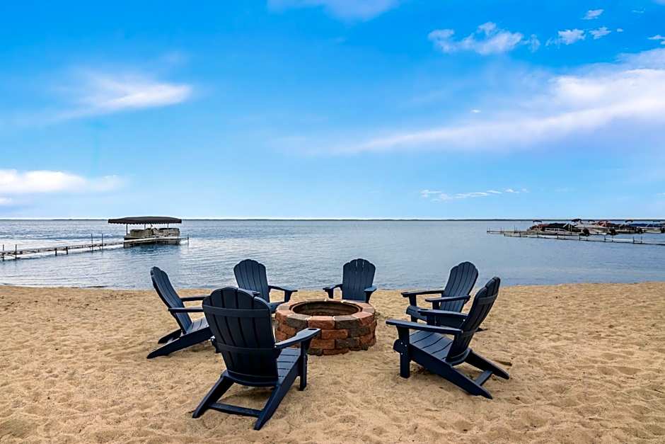 Beachfront Hotel Houghton Lake