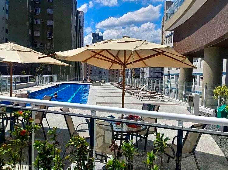 Vista Mar Unlimited Frente Mar Ar Condicionado Garagem Arrumação Andar Alto e piscina aquecida, sauna e muito mais!