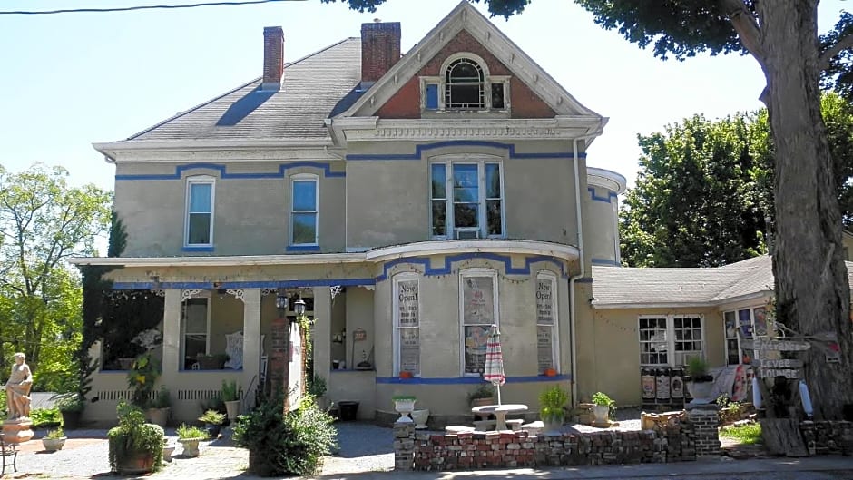Riverview Mansion Hotel