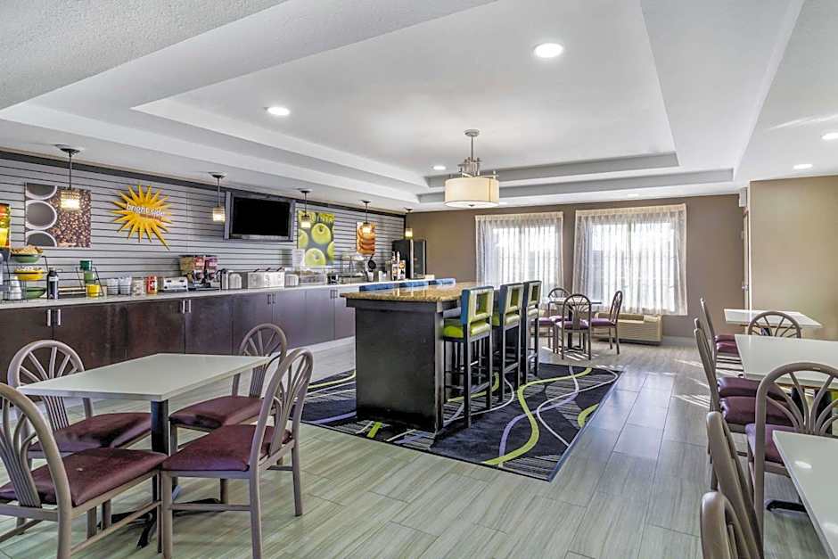 La Quinta Inn & Suites by Wyndham Canton