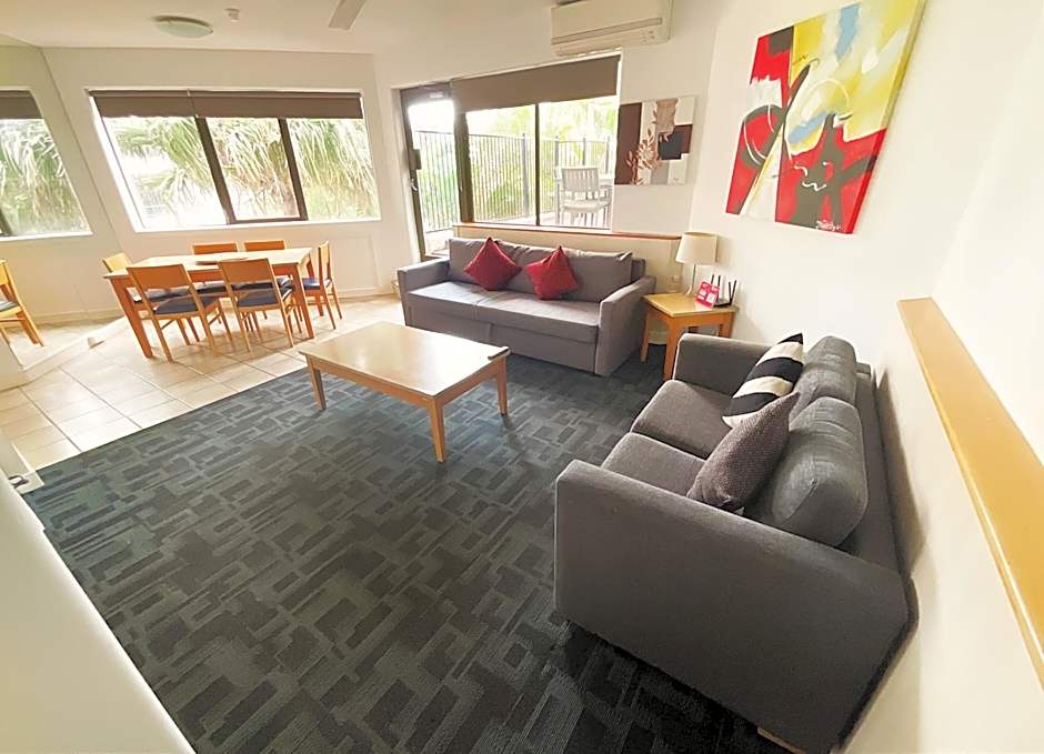 Tiki Hotel Apartments Surfers Paradise