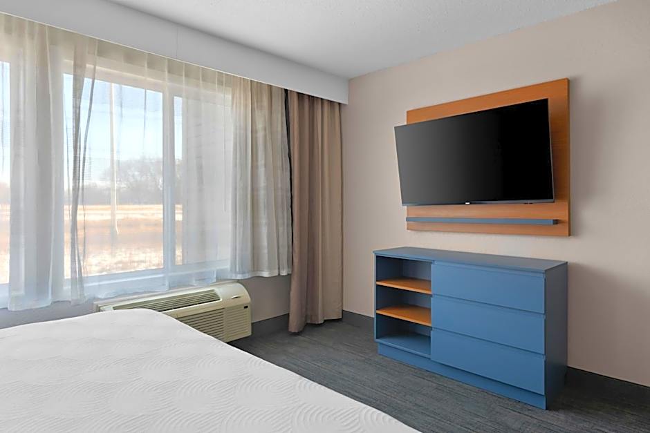 Country Inn & Suites by Radisson, Coon Rapids, MN