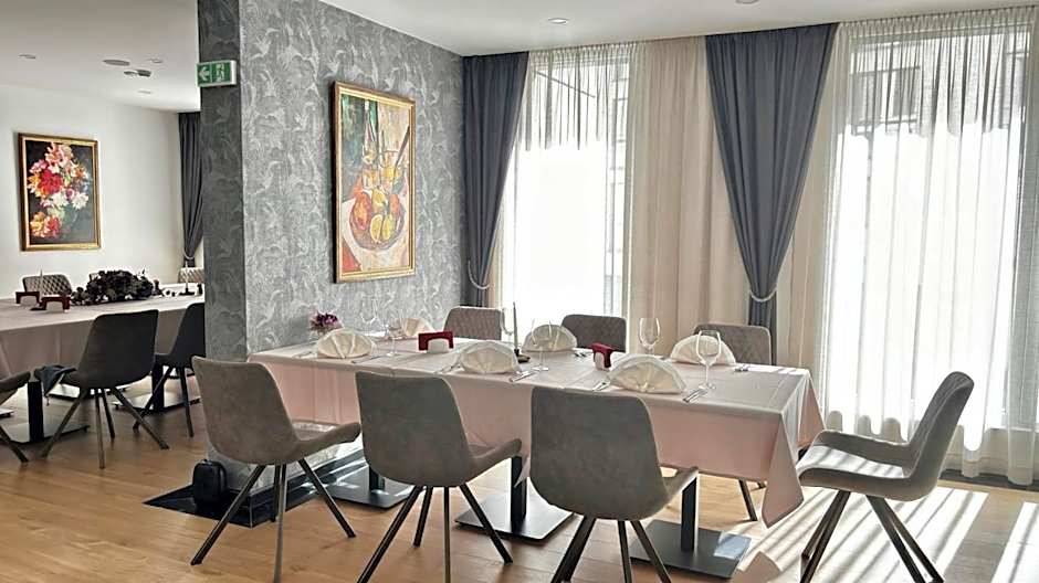 Blue Star Luxury Hotel