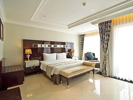 Studio King Bed