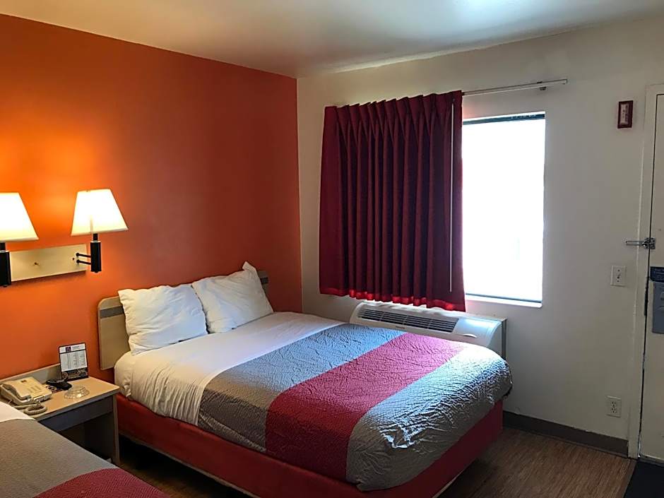 Motel 6-Des Moines, IA - North