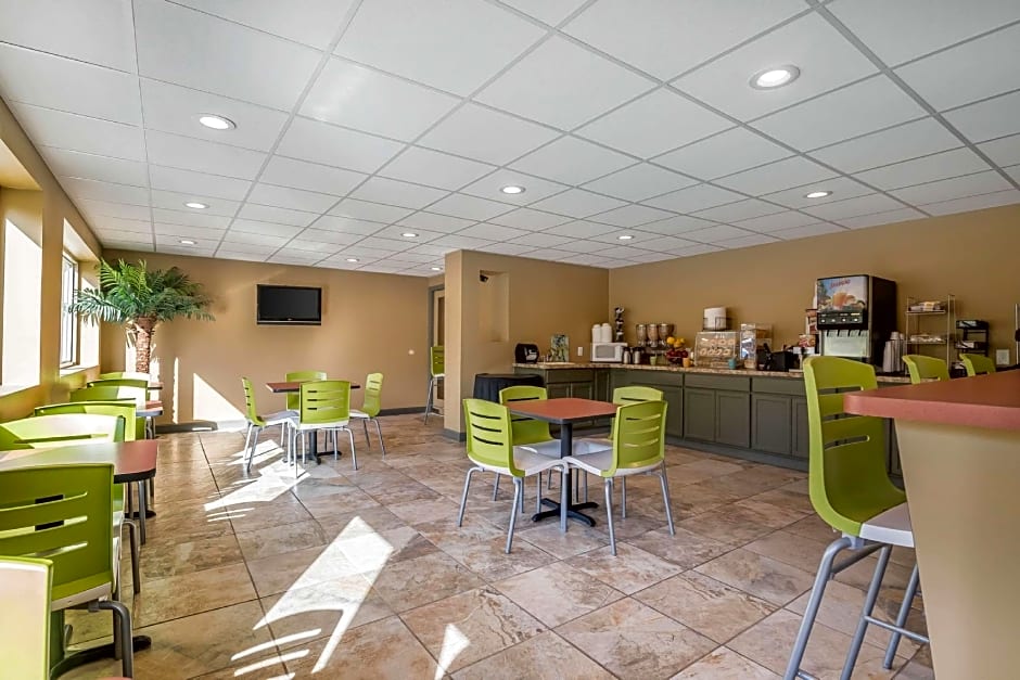 Econo Lodge Inn & Suites Binghamton