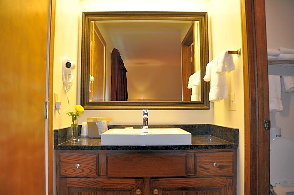 Shepherd Mountain Inn & Suites