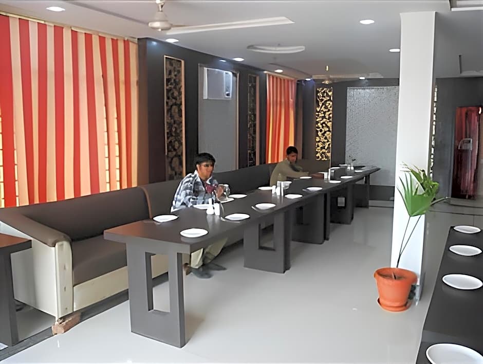 Hotel Gayatri Palace